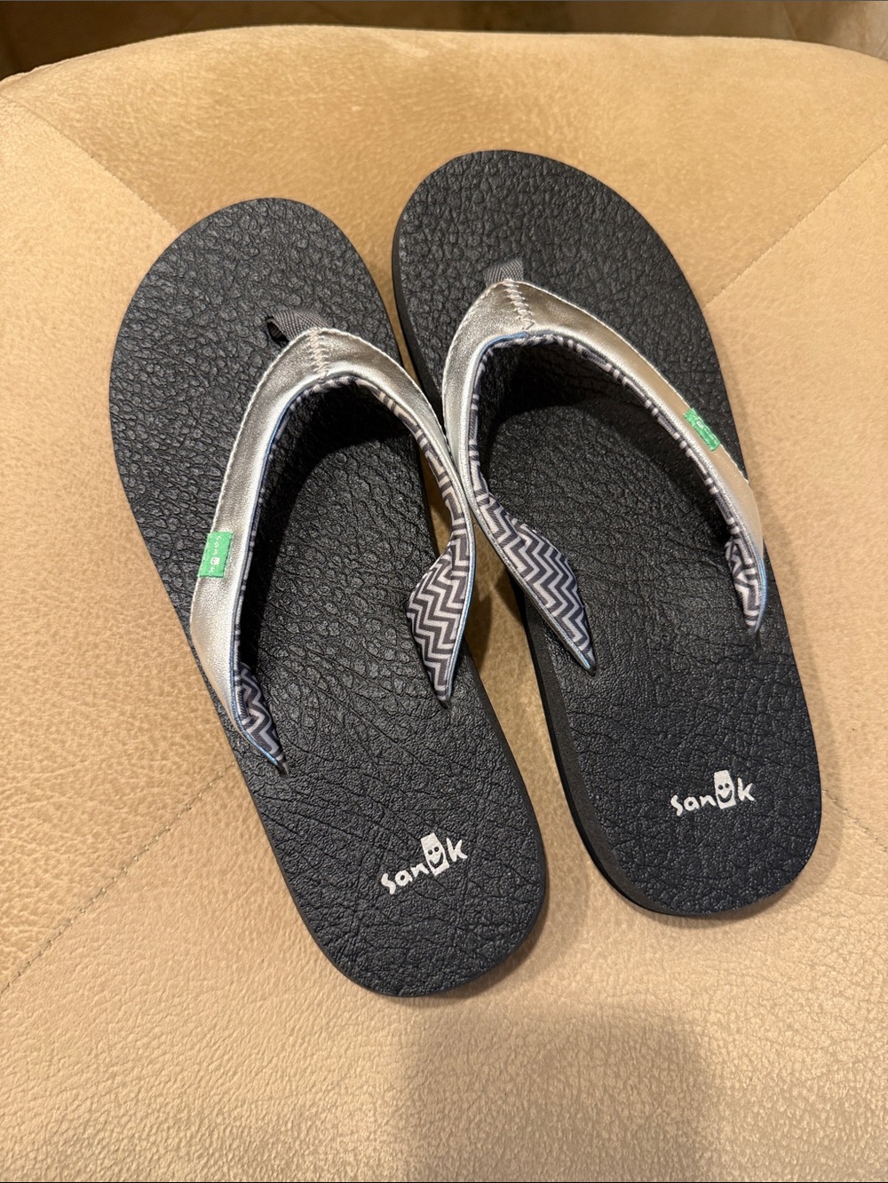 silver strap rubber sandals size6